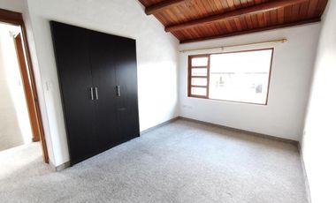 Casa Tipo Campestre 3 Dormitorios más Estudio , Piscina , Conocoto, Valle de los Chillos