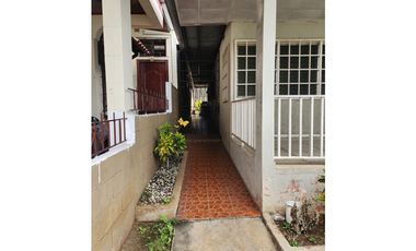 AMPLIA CASA EN VENTA CON PATIO EN ALTOS DE BETANIA