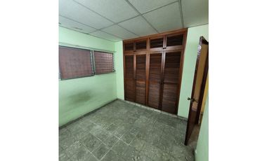 AMPLIA CASA EN VENTA CON PATIO EN ALTOS DE BETANIA