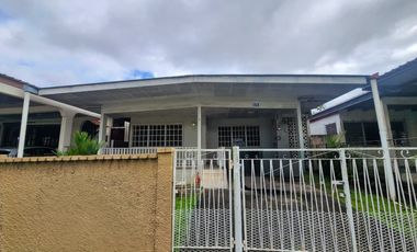 AMPLIA CASA EN VENTA CON PATIO EN ALTOS DE BETANIA