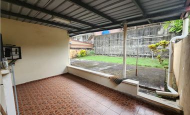 AMPLIA CASA EN VENTA CON PATIO EN ALTOS DE BETANIA