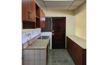 AMPLIA CASA EN VENTA CON PATIO EN ALTOS DE BETANIA