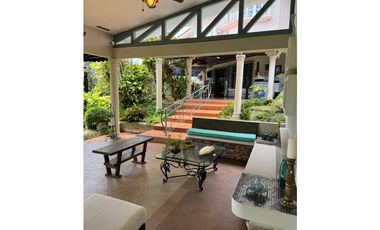 Se vende casa en Dos Mares