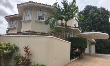 Se vende casa en Dos Mares