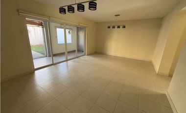 CASA VENTA QUINTAS DE VERSALLES $320,000USD
