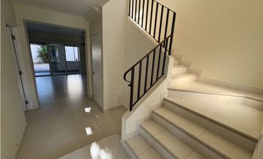 CASA VENTA QUINTAS DE VERSALLES $320,000USD