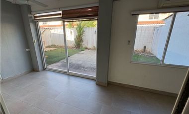 CASA VENTA QUINTAS DE VERSALLES $320,000USD