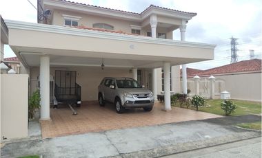Casa en Alquiler, Complejo Royal Country, Altos de Panamá, Piscina