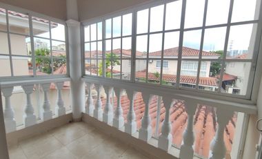 Casa en Alquiler, Complejo Royal Country, Altos de Panamá, Piscina