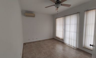 Casa en Alquiler, Complejo Royal Country, Altos de Panamá, Piscina