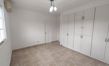 Casa en Alquiler, Complejo Royal Country, Altos de Panamá, Piscina