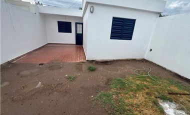 ALQUILER- CASA 2 DORMITORIOS- BARRIO ROSEDAL