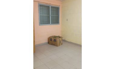 Casa 3 dormitorios frente a plazoleta, B°200 Viviendas