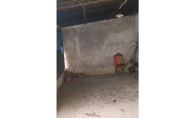 Casa 3 dormitorios frente a plazoleta, B°200 Viviendas