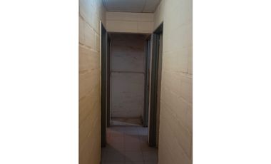 Casa 3 dormitorios frente a plazoleta, B°200 Viviendas