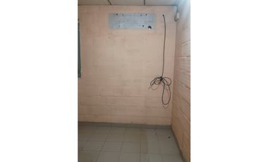 Casa 3 dormitorios frente a plazoleta, B°200 Viviendas