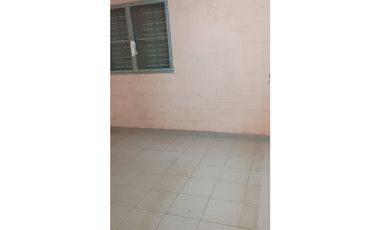 Casa 3 dormitorios frente a plazoleta, B°200 Viviendas