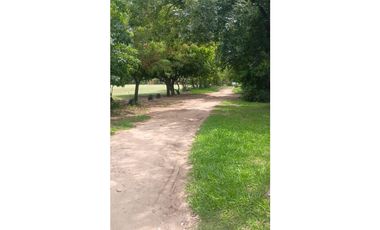 Casa 3 dormitorios frente a plazoleta, B°200 Viviendas