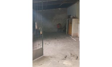 Casa 3 dormitorios frente a plazoleta, B°200 Viviendas