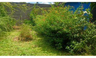 Casa 3 dormitorios frente a plazoleta, B°200 Viviendas