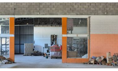 VENDE / ALQUILA  - GRAN LOCAL Y DEPÓSITO - AV COLÓN 6300
