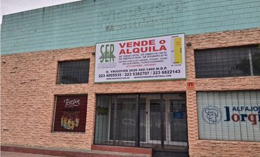 VENDE / ALQUILA  - GRAN LOCAL Y DEPÓSITO - AV COLÓN 6300