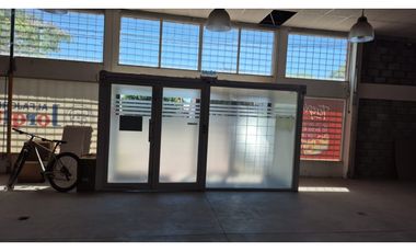 VENDE / ALQUILA  - GRAN LOCAL Y DEPÓSITO - AV COLÓN 6300