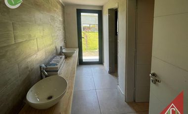 Chalet en venta c/ cochera en Santa Clara del Mar