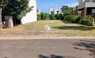 Terreno / Lote en venta. Barrio Los Olivares. Malvinas Argentinas