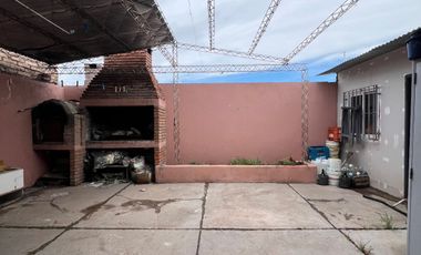 Casa en venta de 3 dormitorios, calle Pellegrini en San Rafael