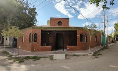 CASA ESQUINA 3 DORM 2 BAÑOS. DESAMPARADOS