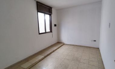 CASA ESQUINA 3 DORM 2 BAÑOS. DESAMPARADOS