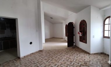 CASA ESQUINA 3 DORM 2 BAÑOS. DESAMPARADOS