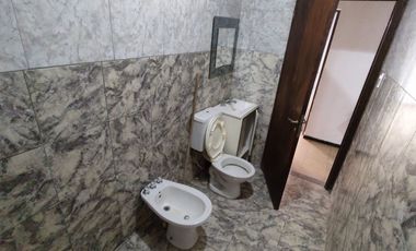 CASA ESQUINA 3 DORM 2 BAÑOS. DESAMPARADOS