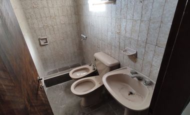 CASA ESQUINA 3 DORM 2 BAÑOS. DESAMPARADOS