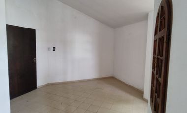 CASA ESQUINA 3 DORM 2 BAÑOS. DESAMPARADOS