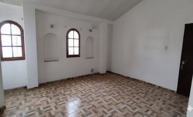 CASA ESQUINA 3 DORM 2 BAÑOS. DESAMPARADOS