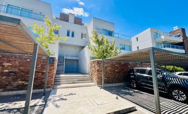 Venta duplex 4 ambientes Balcon Parrilla Nordelta