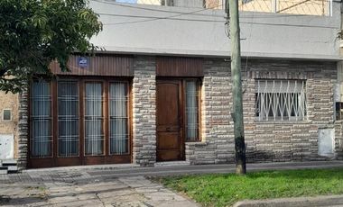 CASA 4 AMBIENTES EN VENTA LANUS