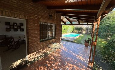 FUNES VENTA Casa amplio jardín pileta APTA CREDITO