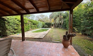 FUNES VENTA Casa amplio jardín pileta APTA CREDITO