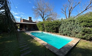 FUNES VENTA Casa amplio jardín pileta APTA CREDITO