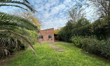 FUNES VENTA Casa amplio jardín pileta APTA CREDITO