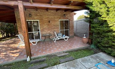 FUNES VENTA Casa amplio jardín pileta APTA CREDITO