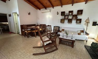 FUNES VENTA Casa amplio jardín pileta APTA CREDITO