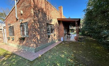 FUNES VENTA Casa amplio jardín pileta APTA CREDITO