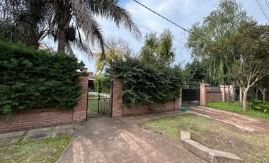 FUNES VENTA Casa amplio jardín pileta APTA CREDITO