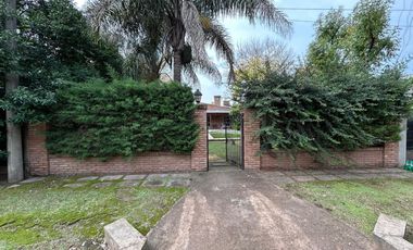 FUNES VENTA Casa amplio jardín pileta APTA CREDITO