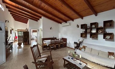 FUNES VENTA Casa amplio jardín pileta APTA CREDITO