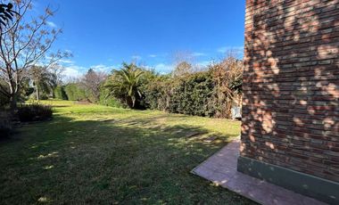 FUNES VENTA Casa amplio jardín pileta APTA CREDITO